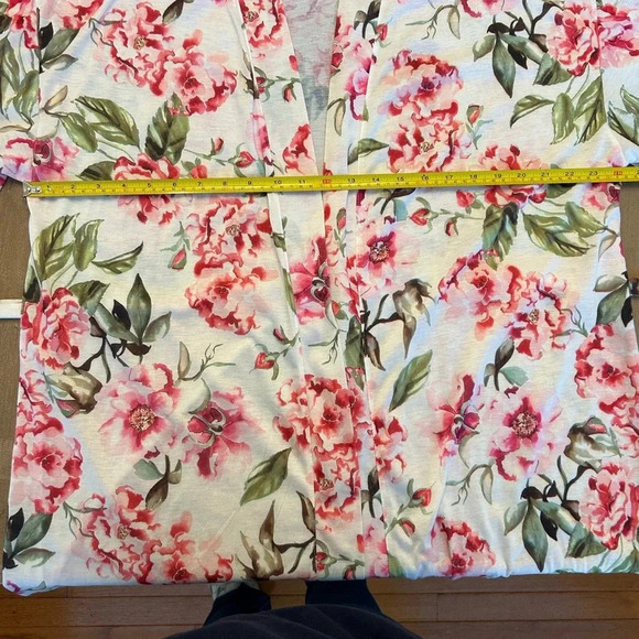 Show Me Your Mumu White Robe With Pink Roses Short Sleeve Loungewear OS - Picture 7 of 8